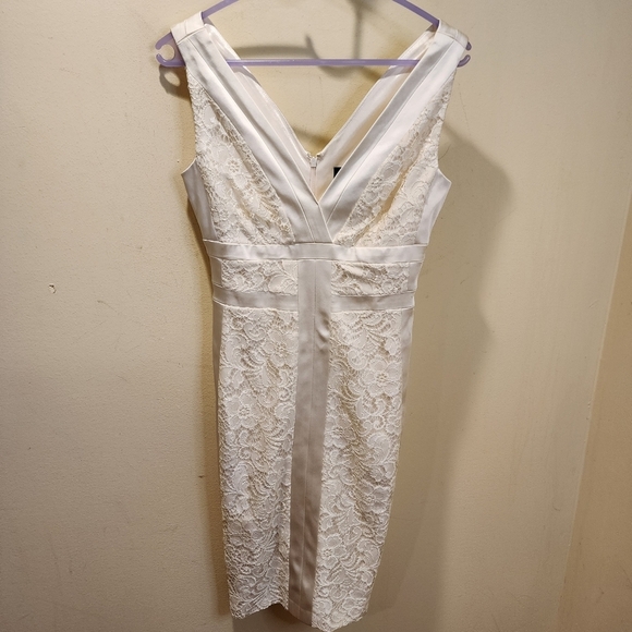 Jax Ivory Satin and Lace fitted sleeveless short Wedding dress  size 4 - Picture 5 of 11
